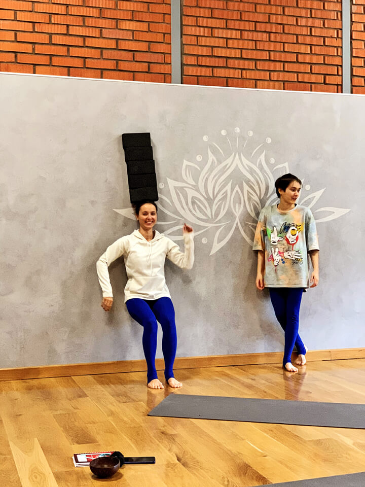 Занятие на курсе Детской йоги в Школе инструкторов йоги Федерации йоги России
