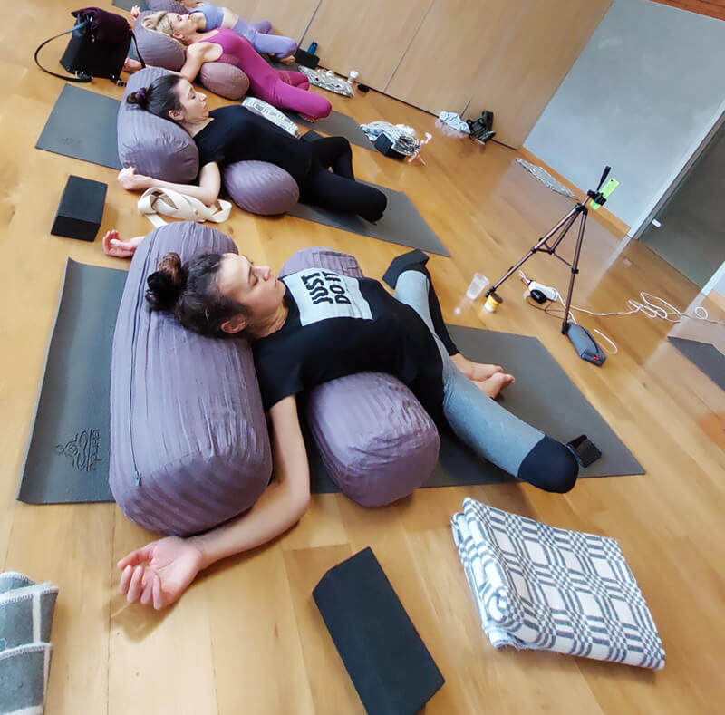Женские практики йоги, женская йога в Школе инструкторов йоги Федерации йоги России